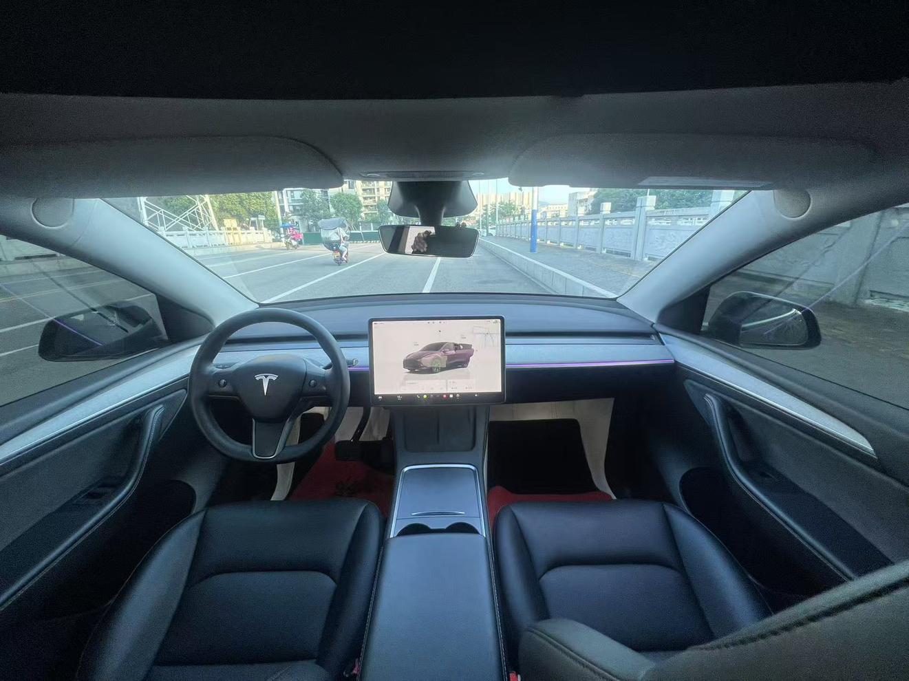 Tesla Model Y 2024 thumb 7