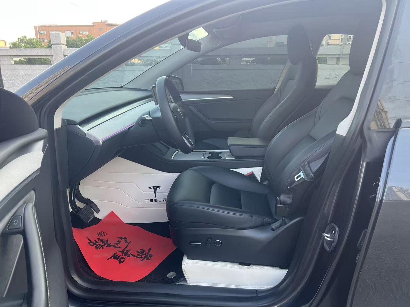 Tesla Model Y 2024 thumb 9