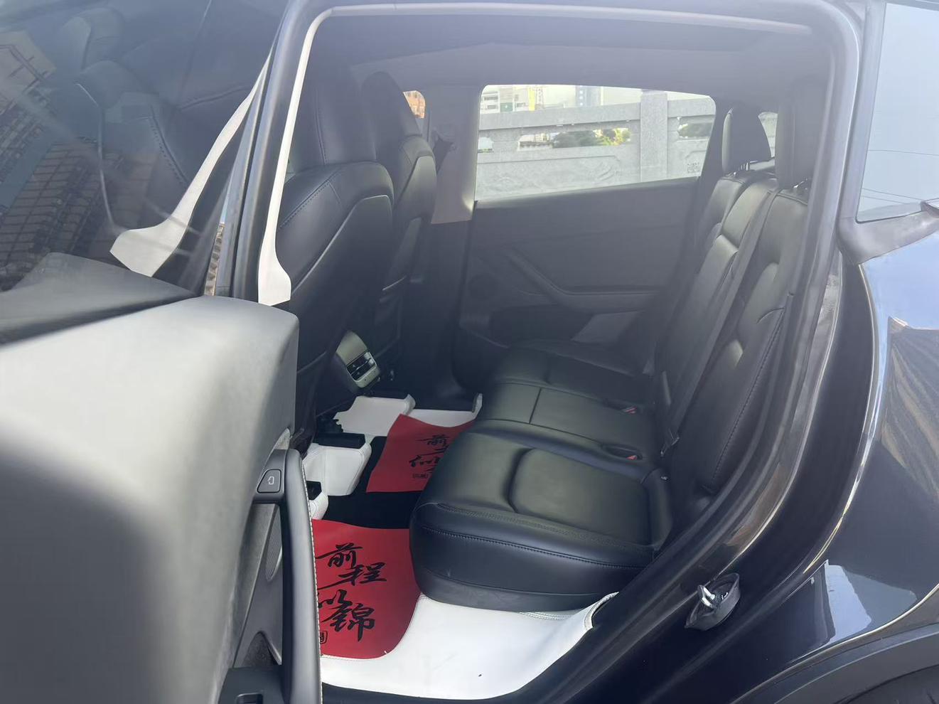 Tesla Model Y 2024 thumb 10