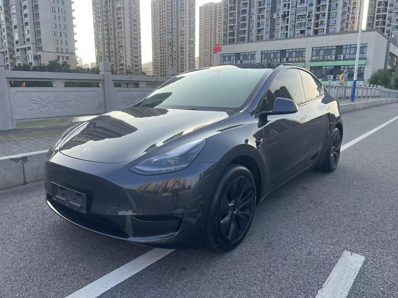 Tesla Model Y 2024 thumb 12