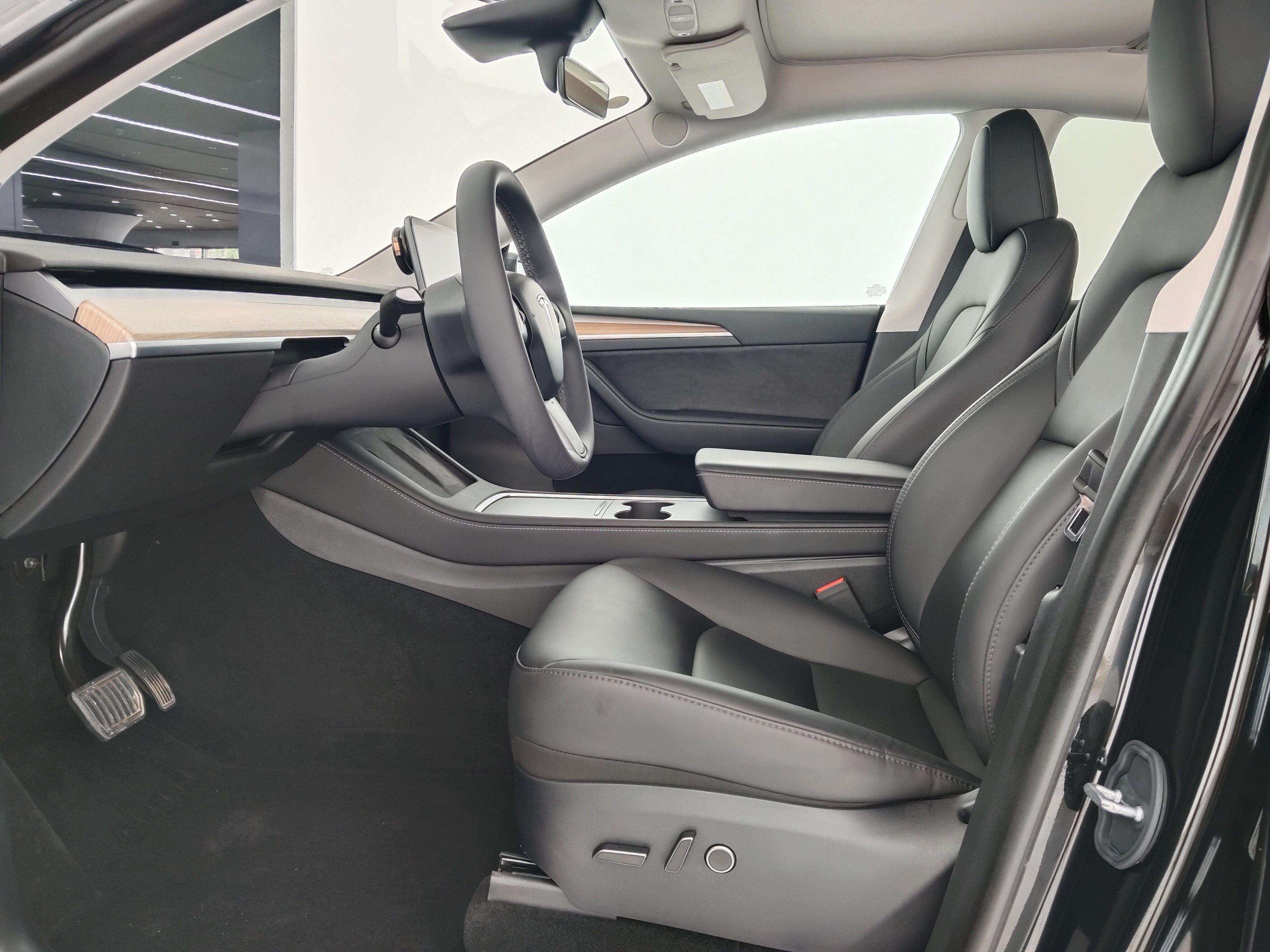 Tesla Model Y 2022 thumb 9