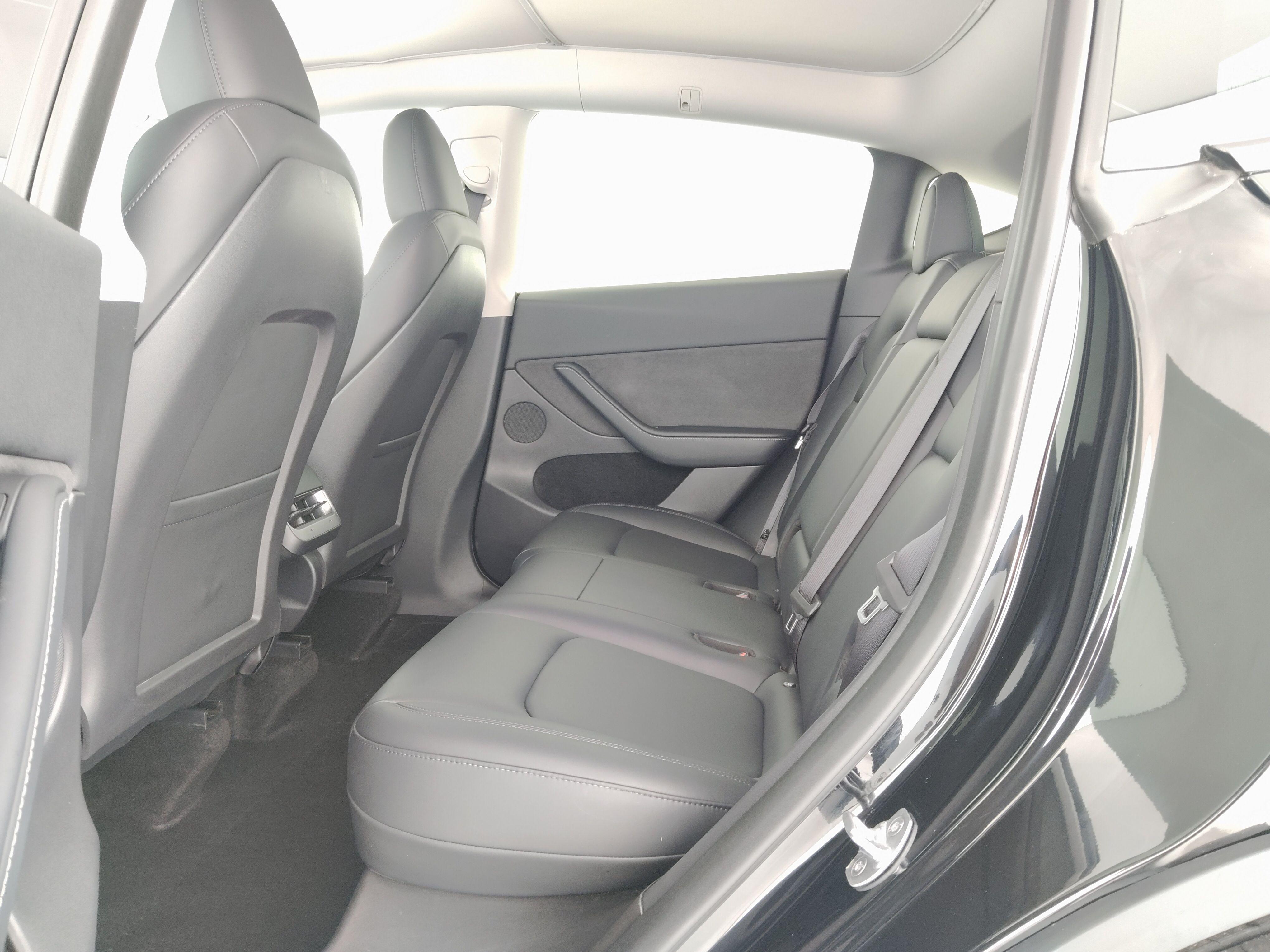 Tesla Model Y 2022 thumb 10