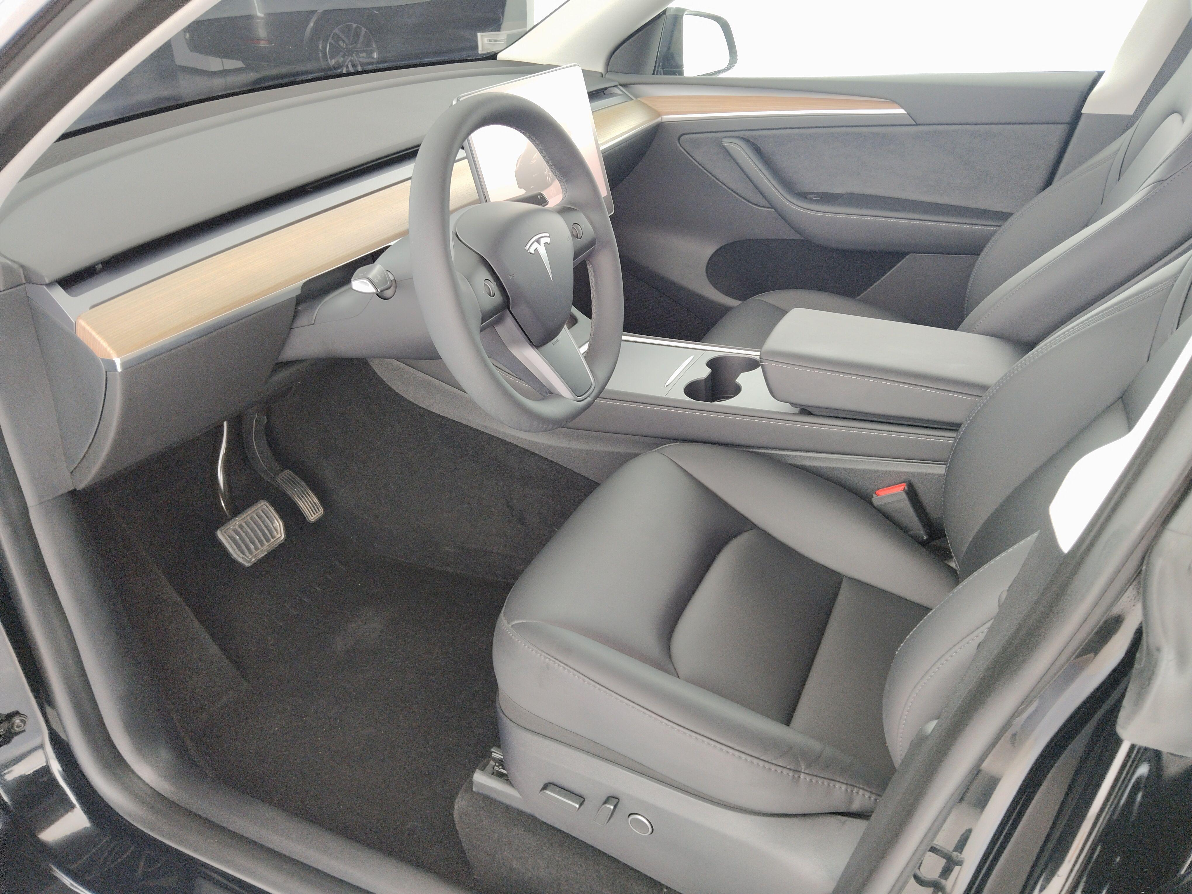 Tesla Model Y 2022 thumb 11