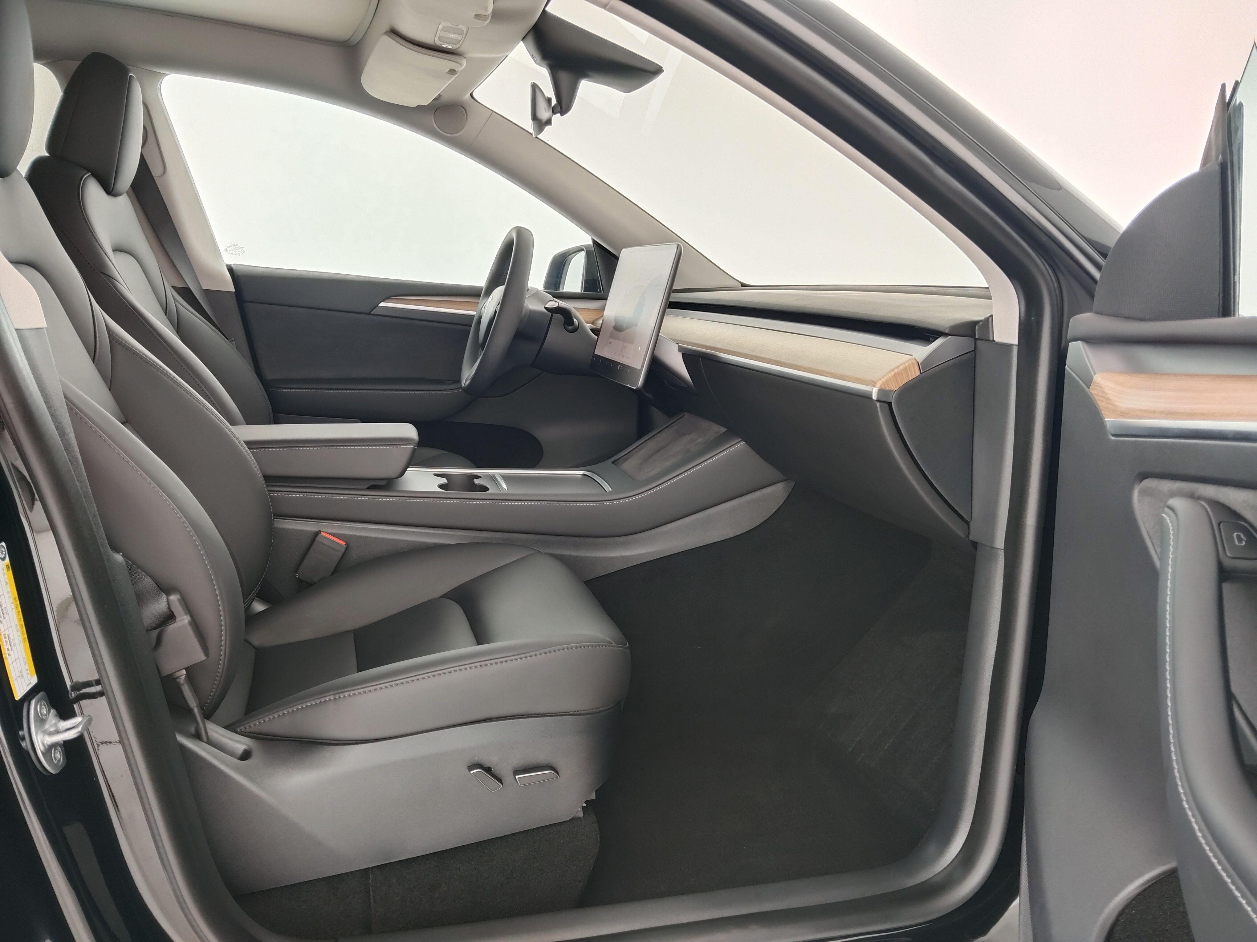 Tesla Model Y 2022 thumb 12