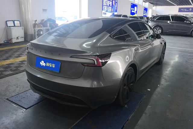Tesla Model 3 2023 thumb 2