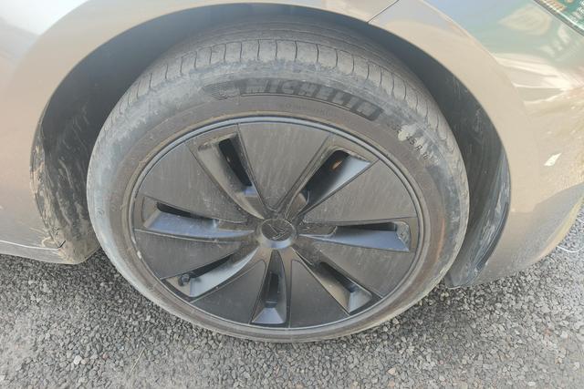 Tesla Model 3 2023 thumb 3