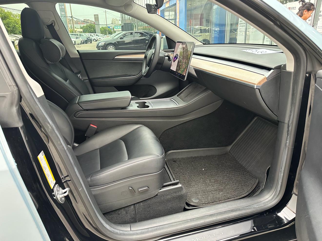 Tesla Model Y 2021 thumb 5