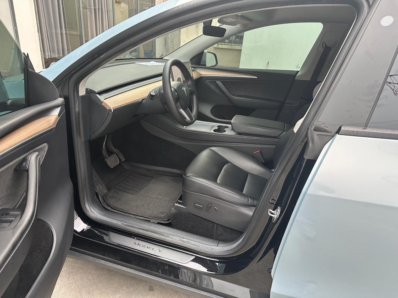 Tesla Model Y 2021 thumb 8
