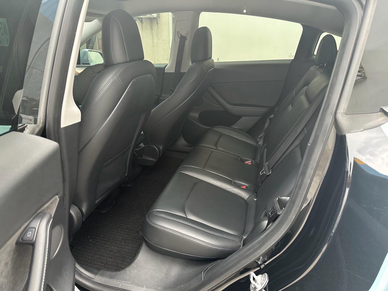 Tesla Model Y 2021 thumb 10