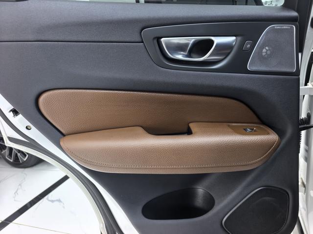 Volvo XC60 2020 thumb 7