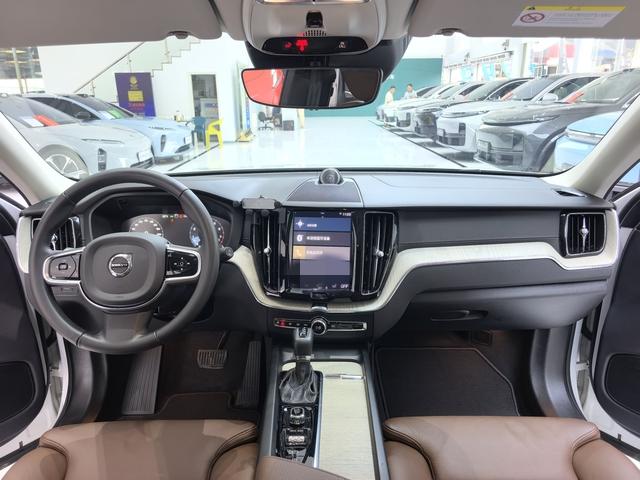 Volvo XC60 2020 thumb 9