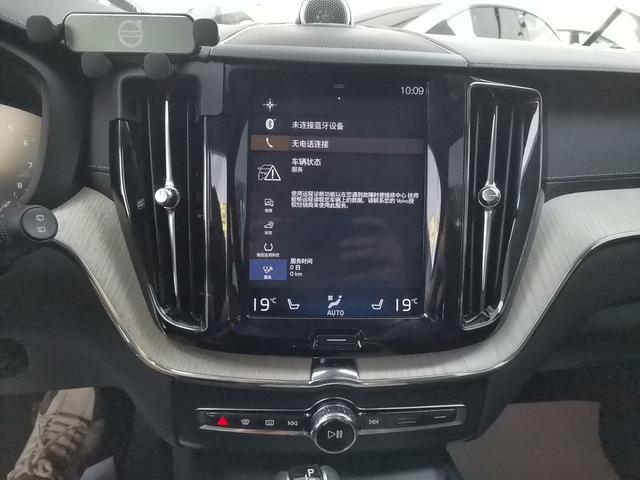 Volvo XC60 2020 thumb 10