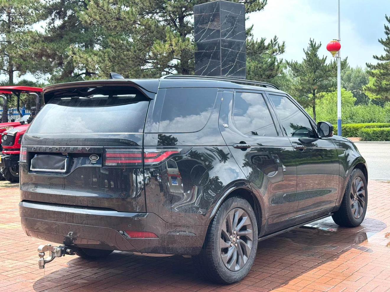 Land Rover Discovery 2023 thumb 4