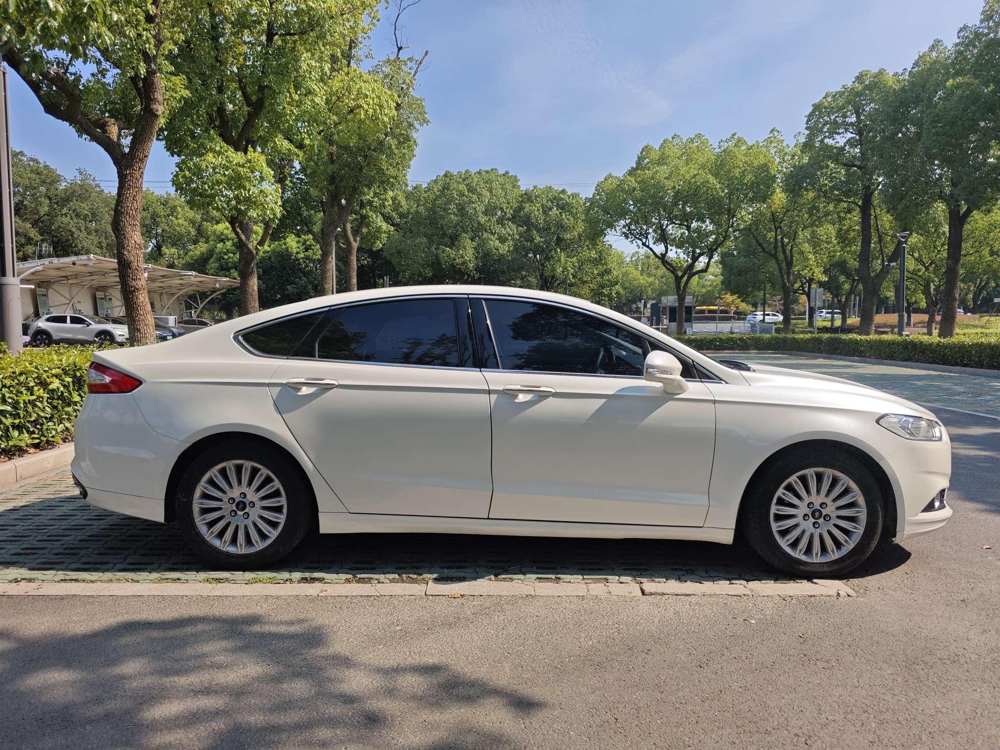 Ford Mondeo 2013 thumb 6