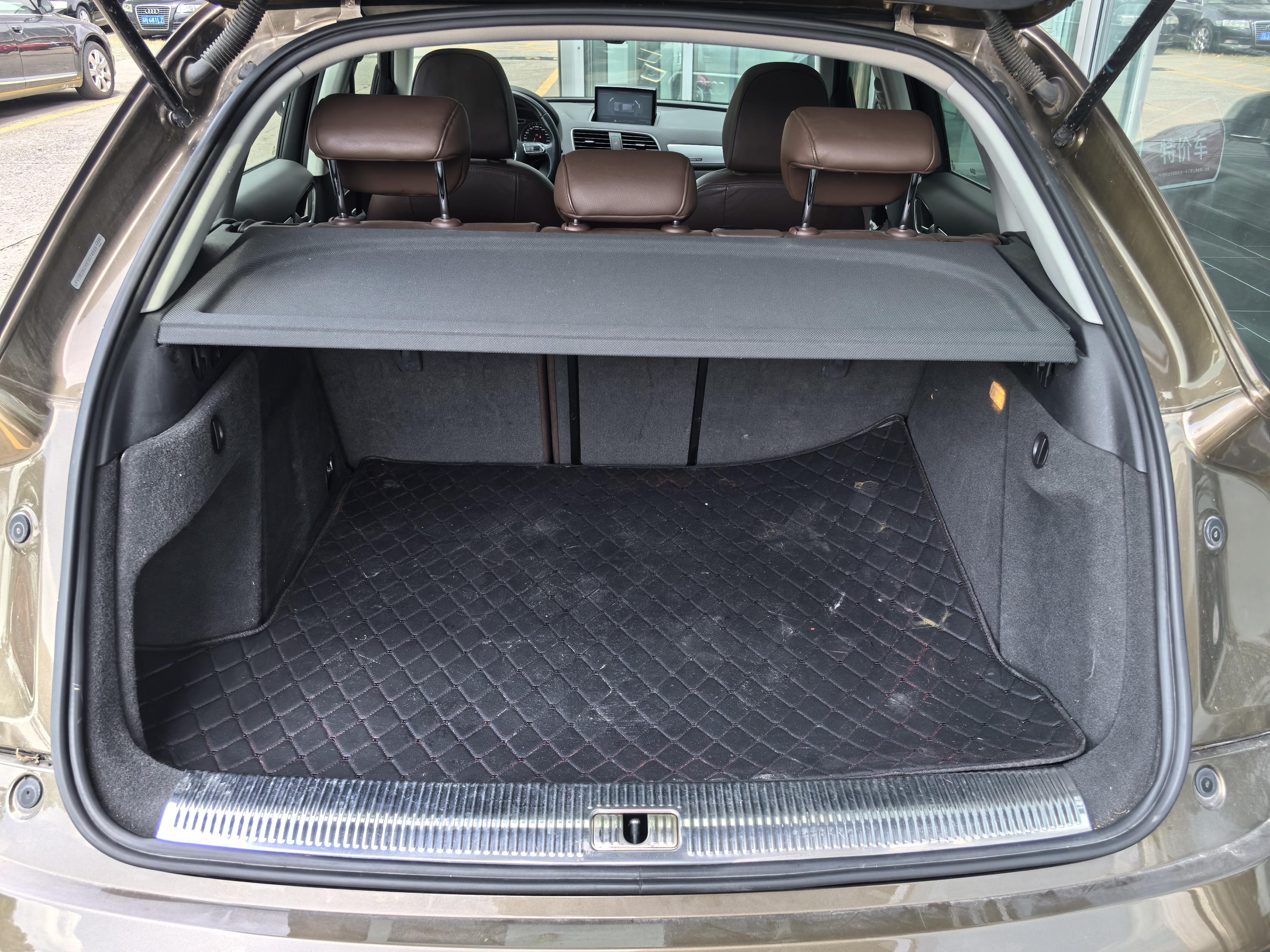 Audi Q3 2015 thumb 10
