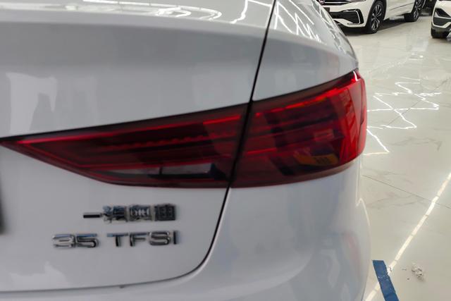 Audi A3 2019 thumb 3