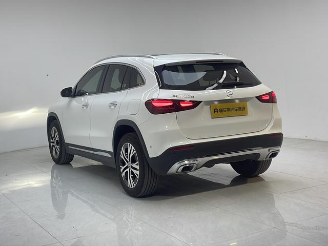 Mercedes-Benz GLA 2024 thumb 3