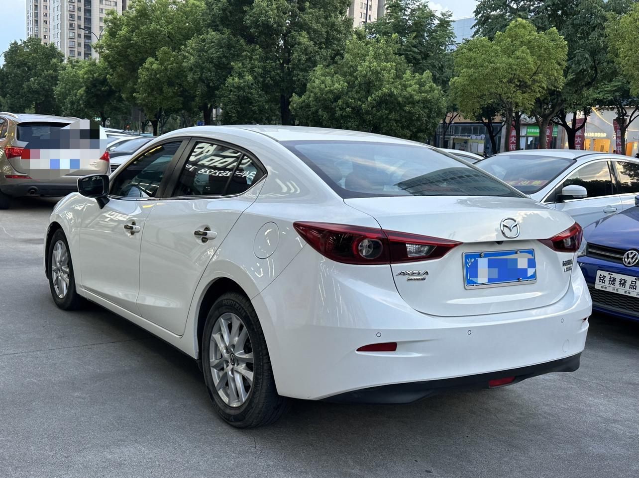 Mazda 3 2017 thumb 2