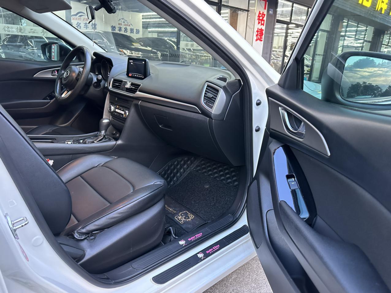 Mazda 3 2017 thumb 5
