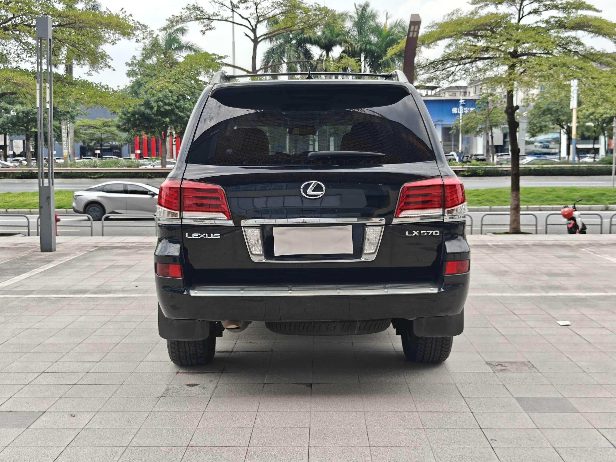 Lexus LX 2012 thumb 2