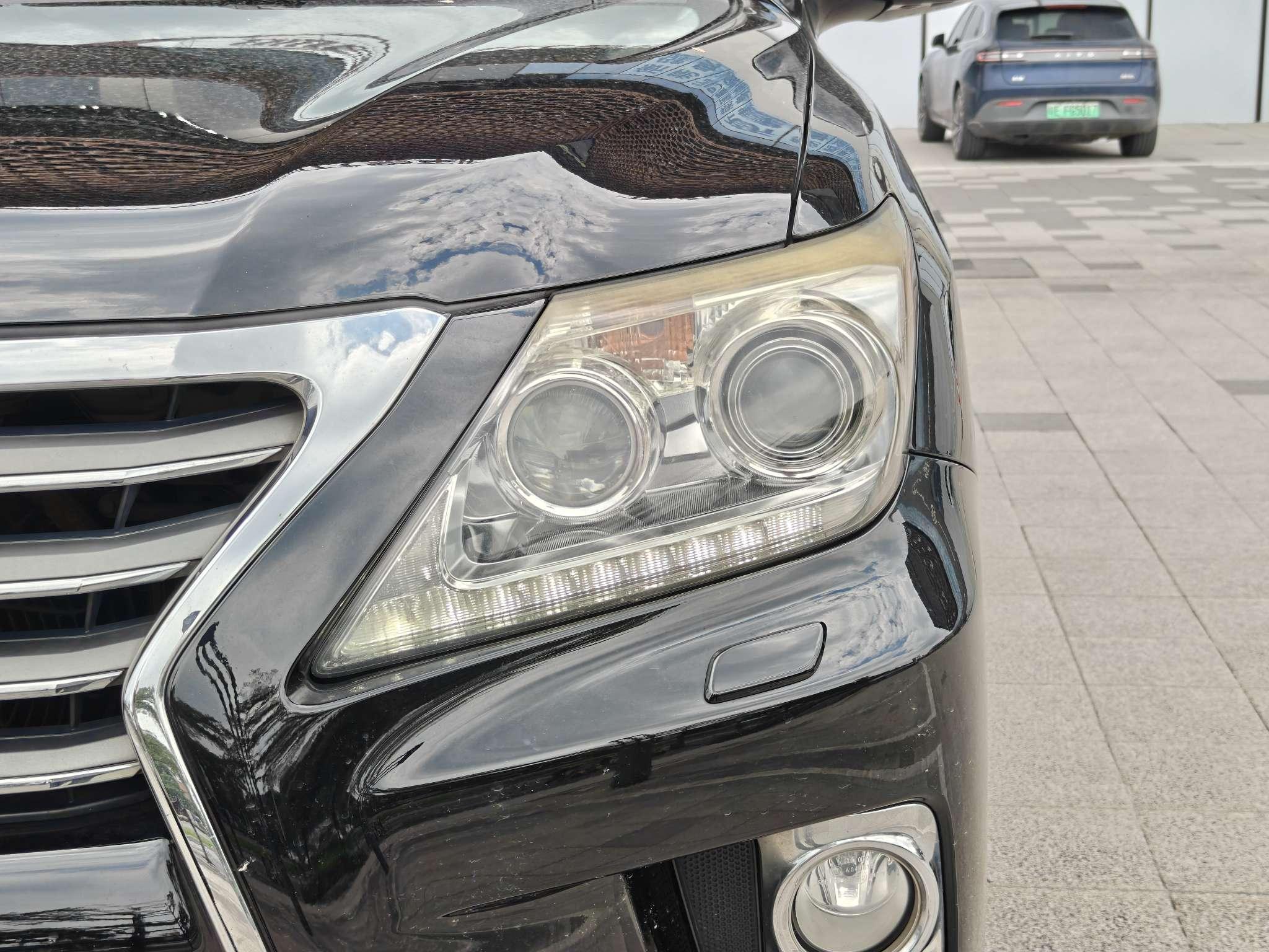 Lexus LX 2012 thumb 4
