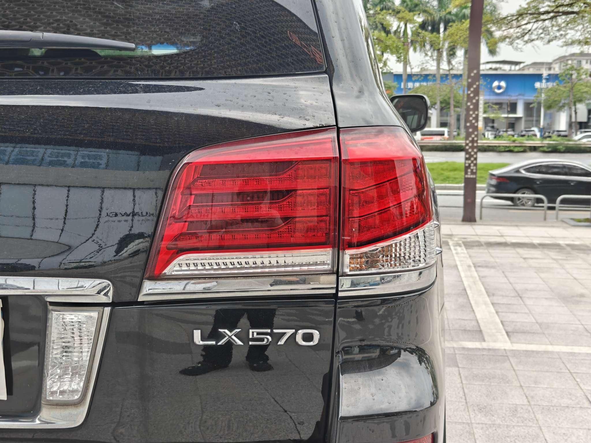 Lexus LX 2012 thumb 5