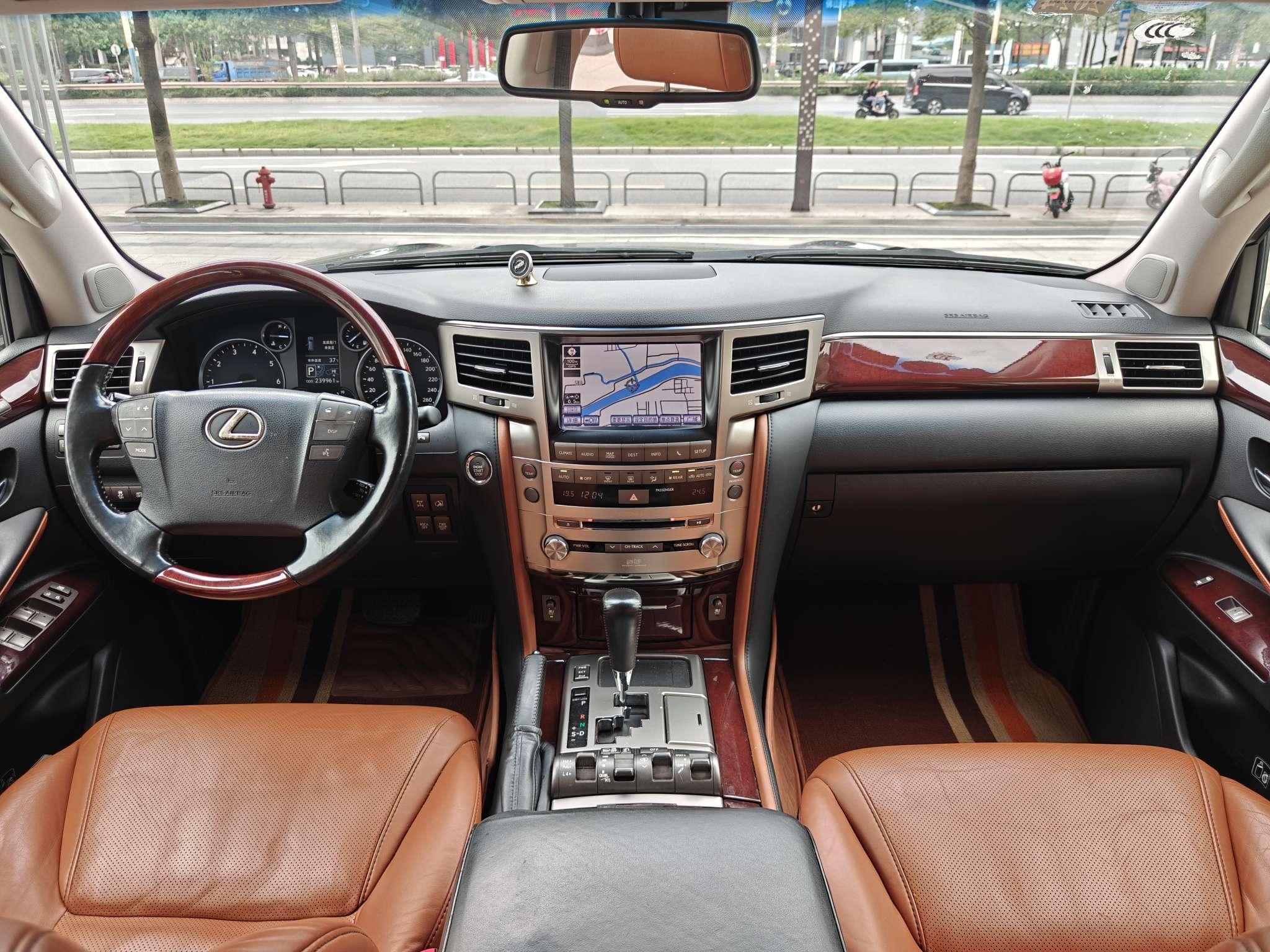 Lexus LX 2012 thumb 8