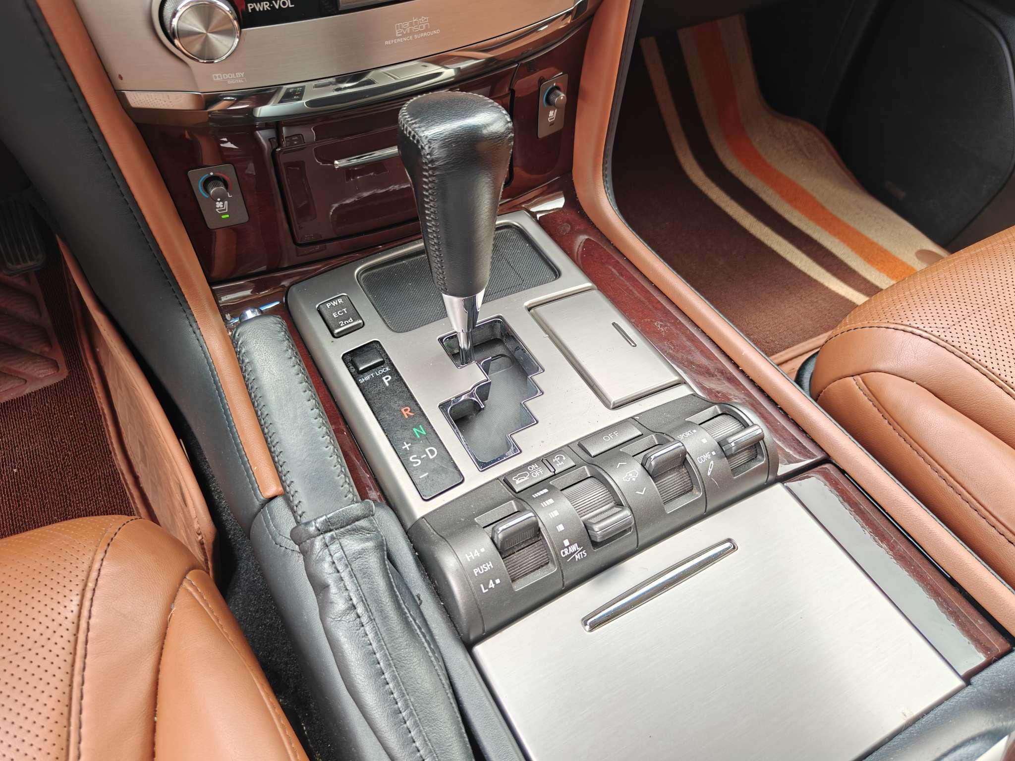 Lexus LX 2012 thumb 9