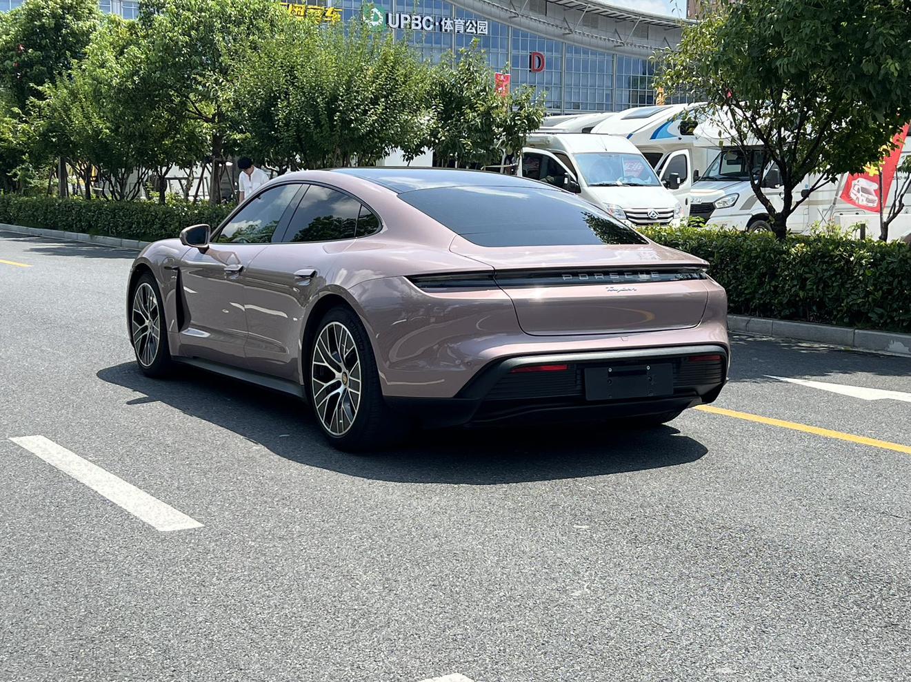 Porsche Taycan 2022 thumb 2