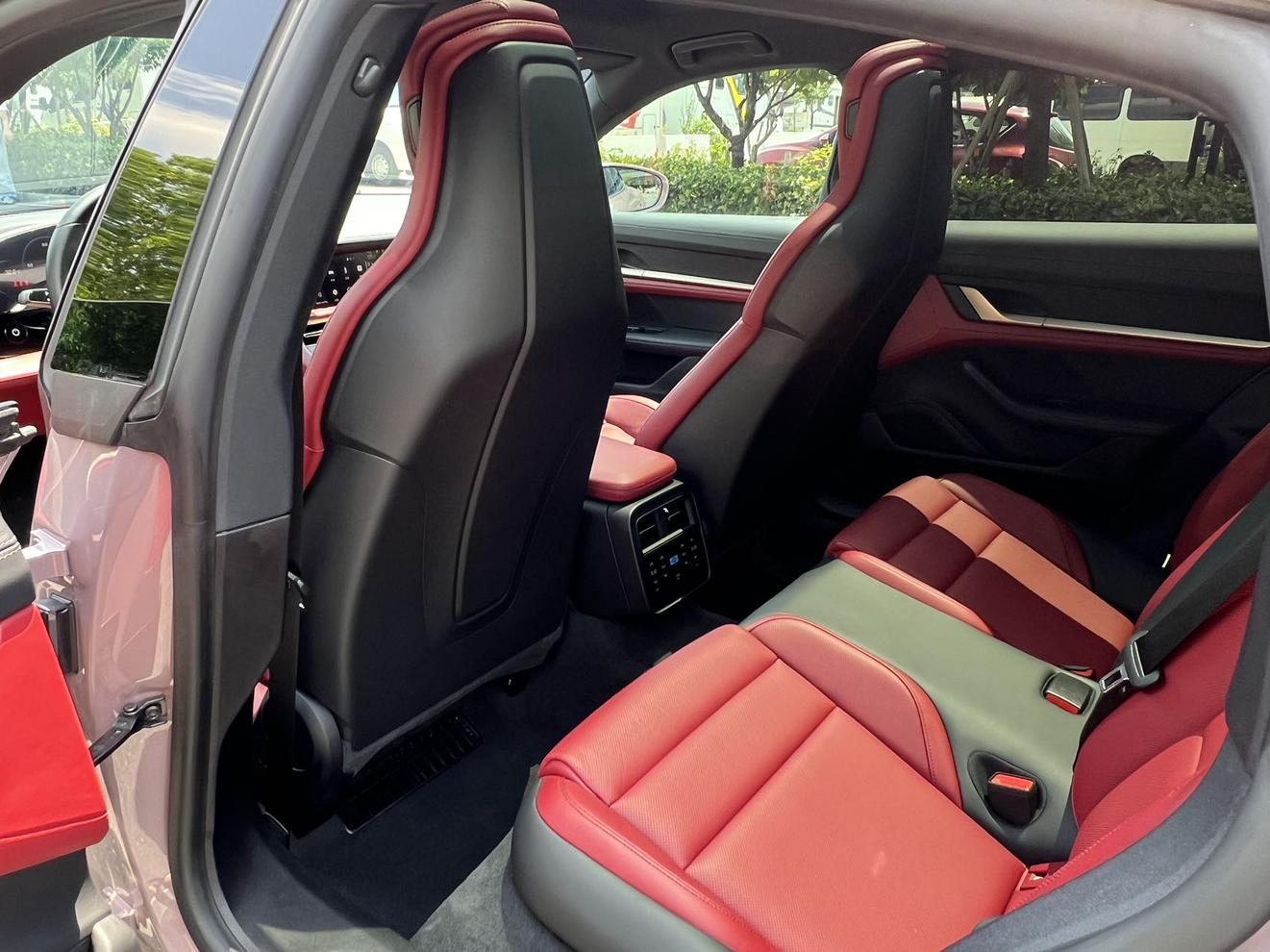 Porsche Taycan 2022 thumb 9
