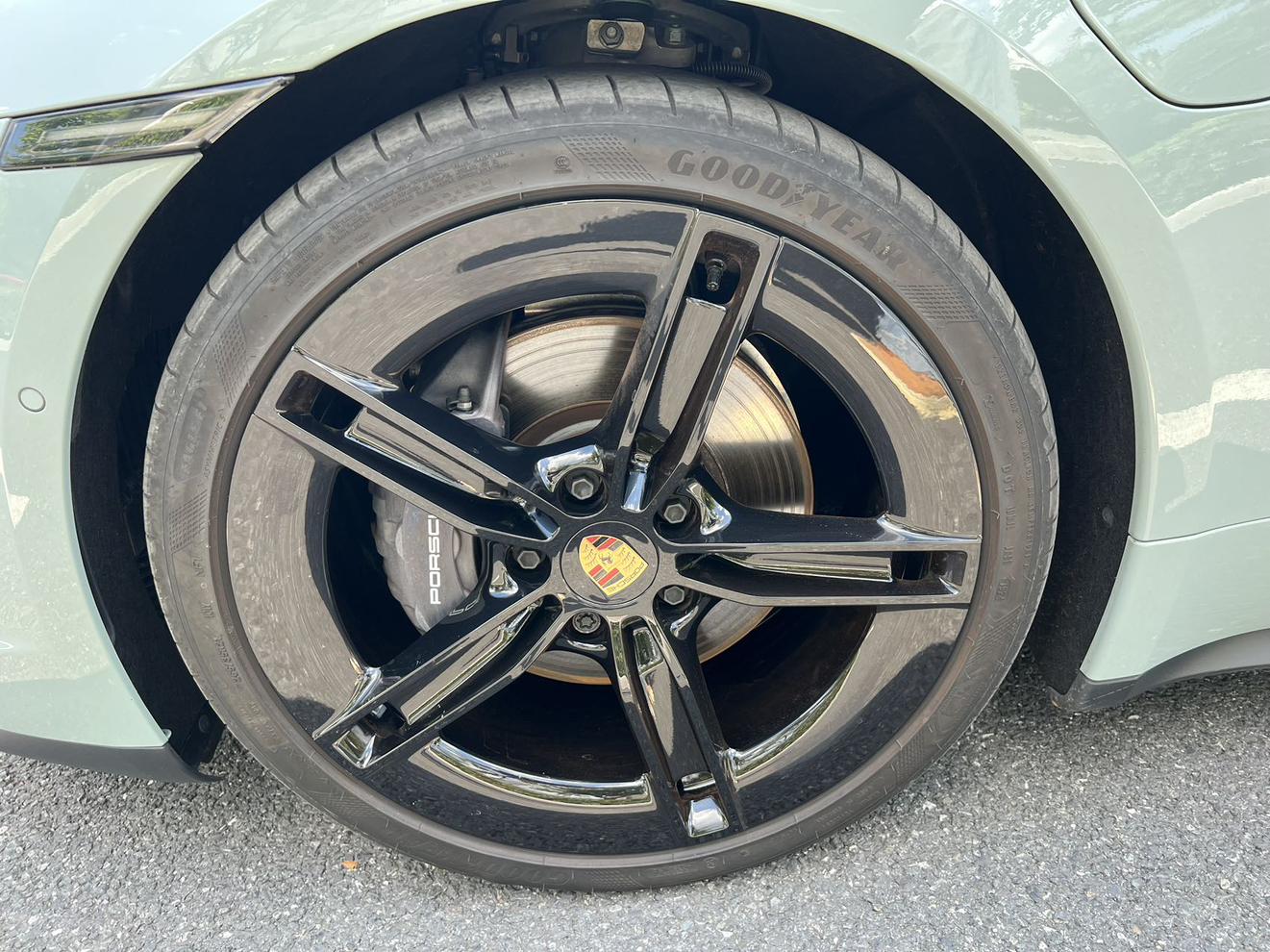 Porsche Taycan 2024 thumb 4