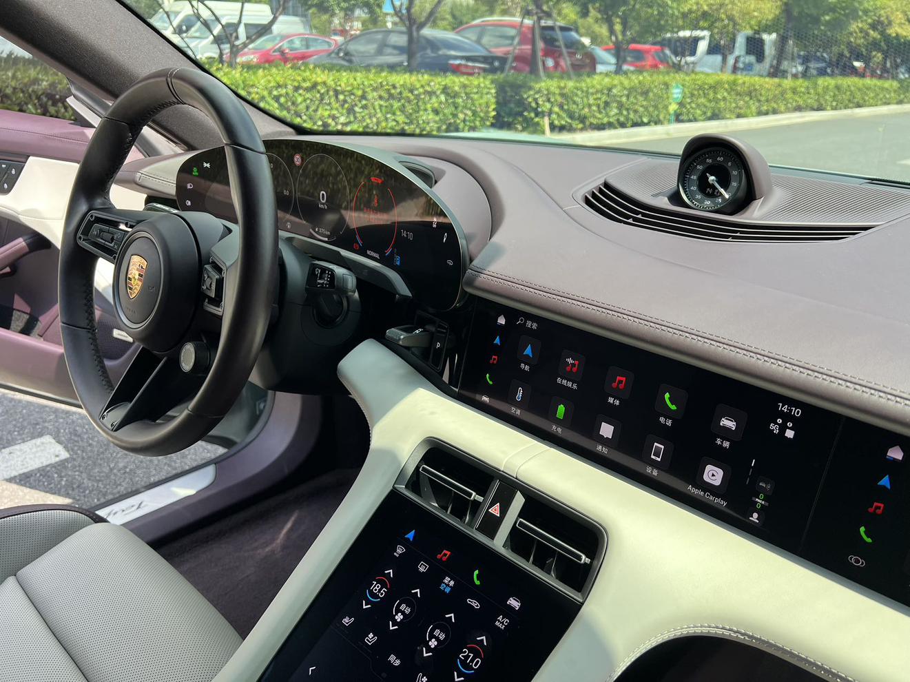 Porsche Taycan 2024 thumb 7