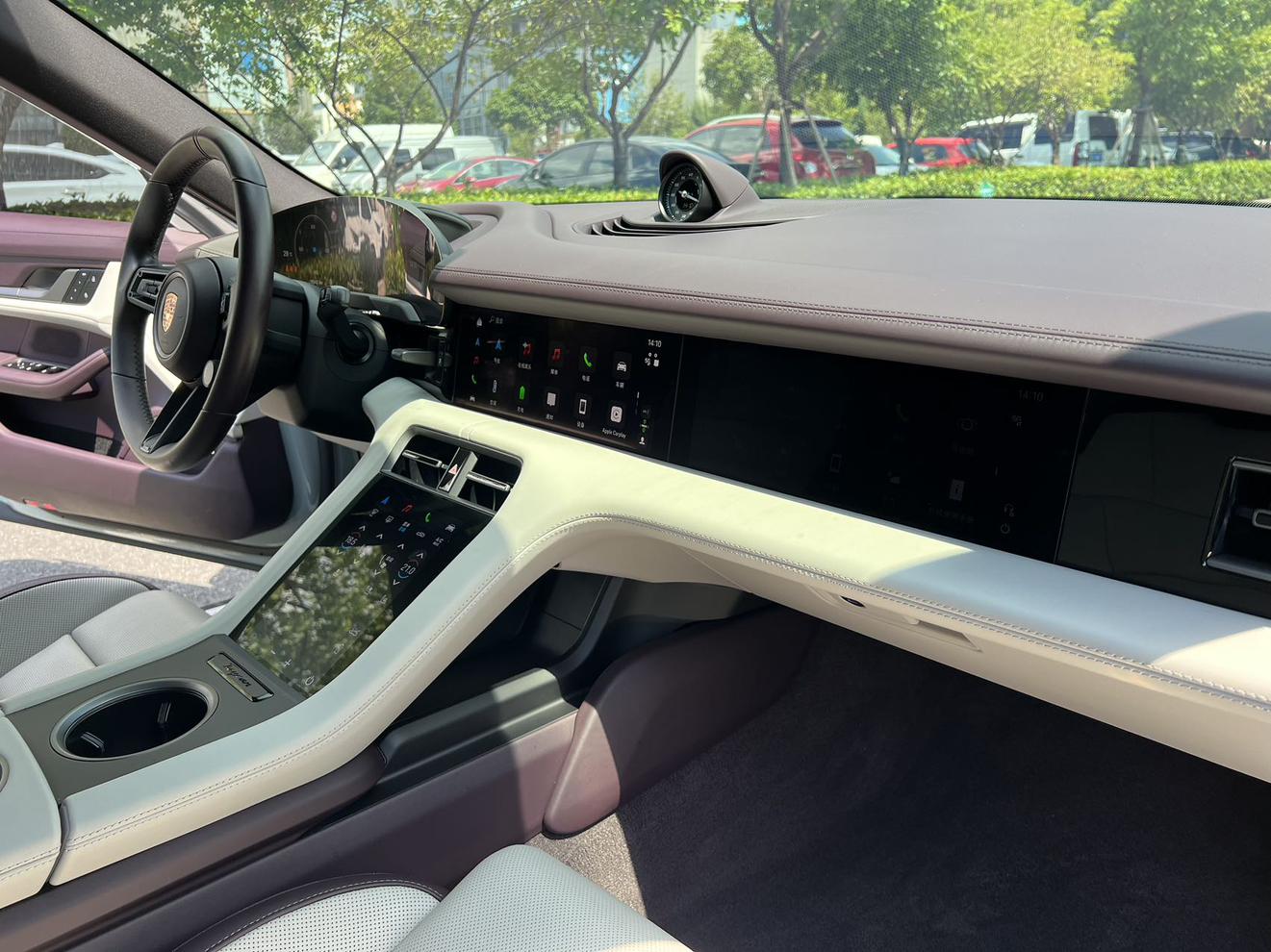 Porsche Taycan 2024 thumb 8
