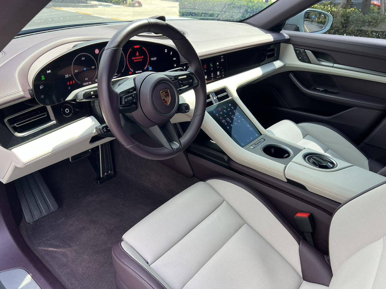 Porsche Taycan 2024 thumb 9