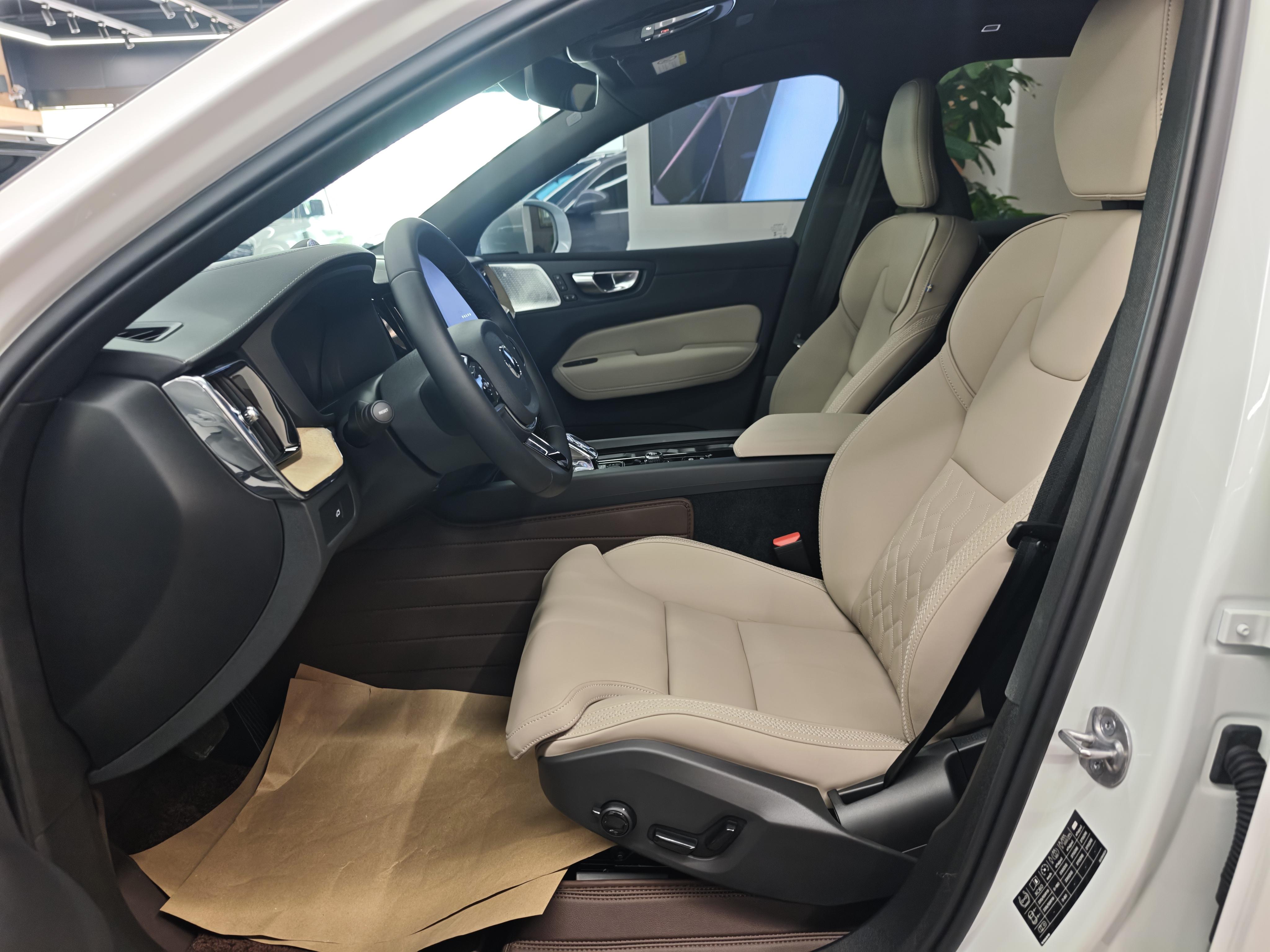 Volvo XC60 2025 thumb 7