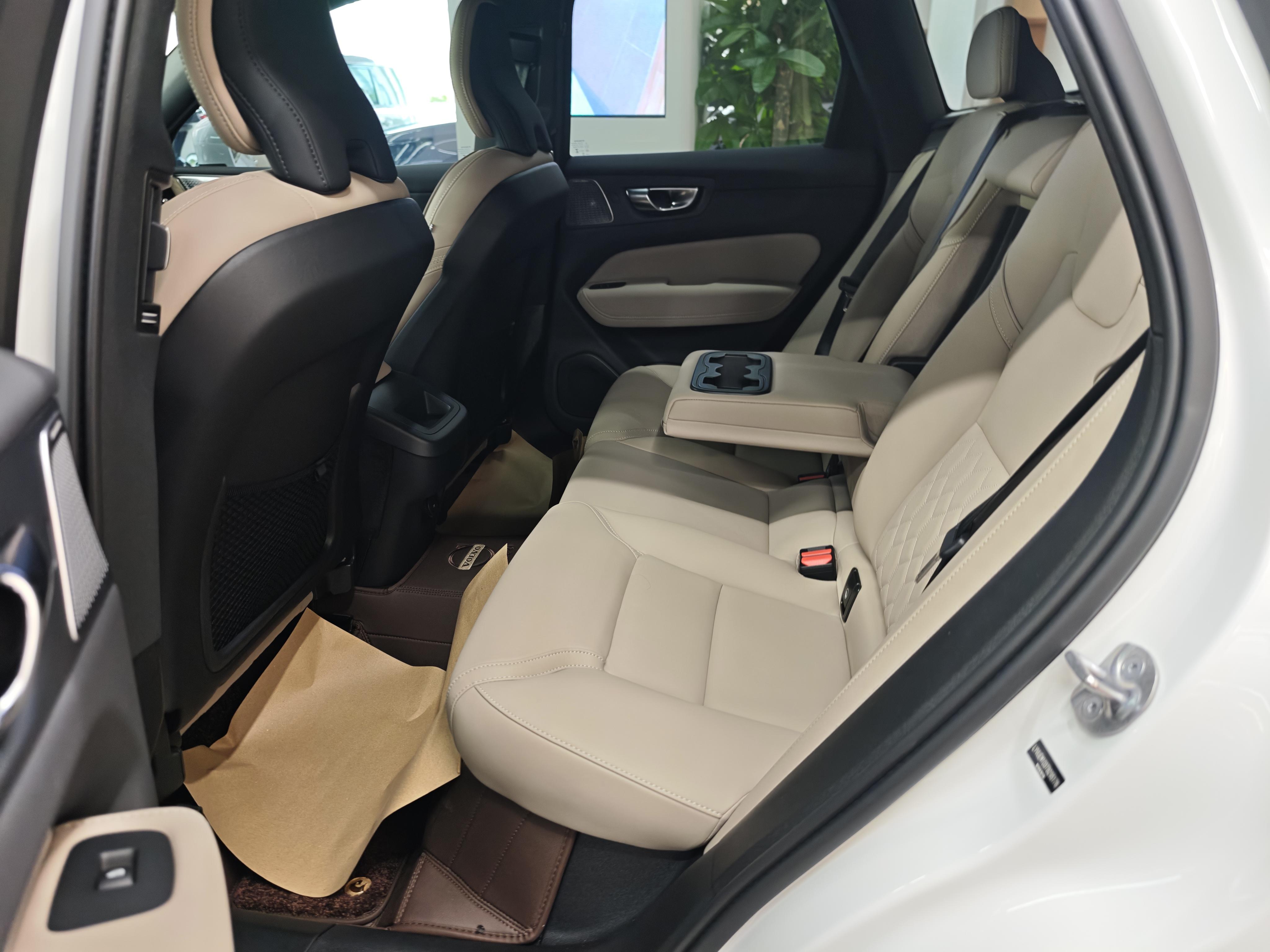 Volvo XC60 2025 thumb 8