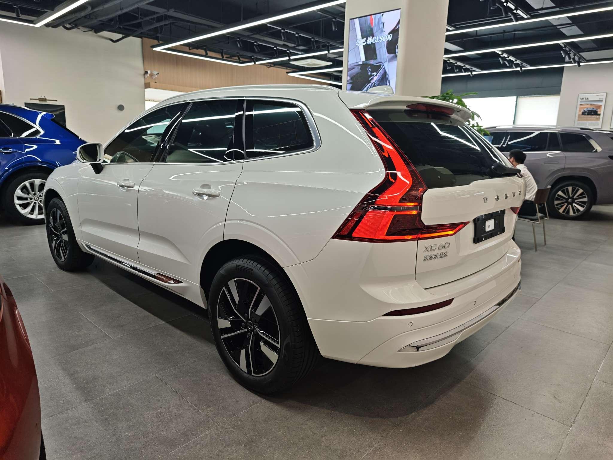Volvo XC60 2025 thumb 11