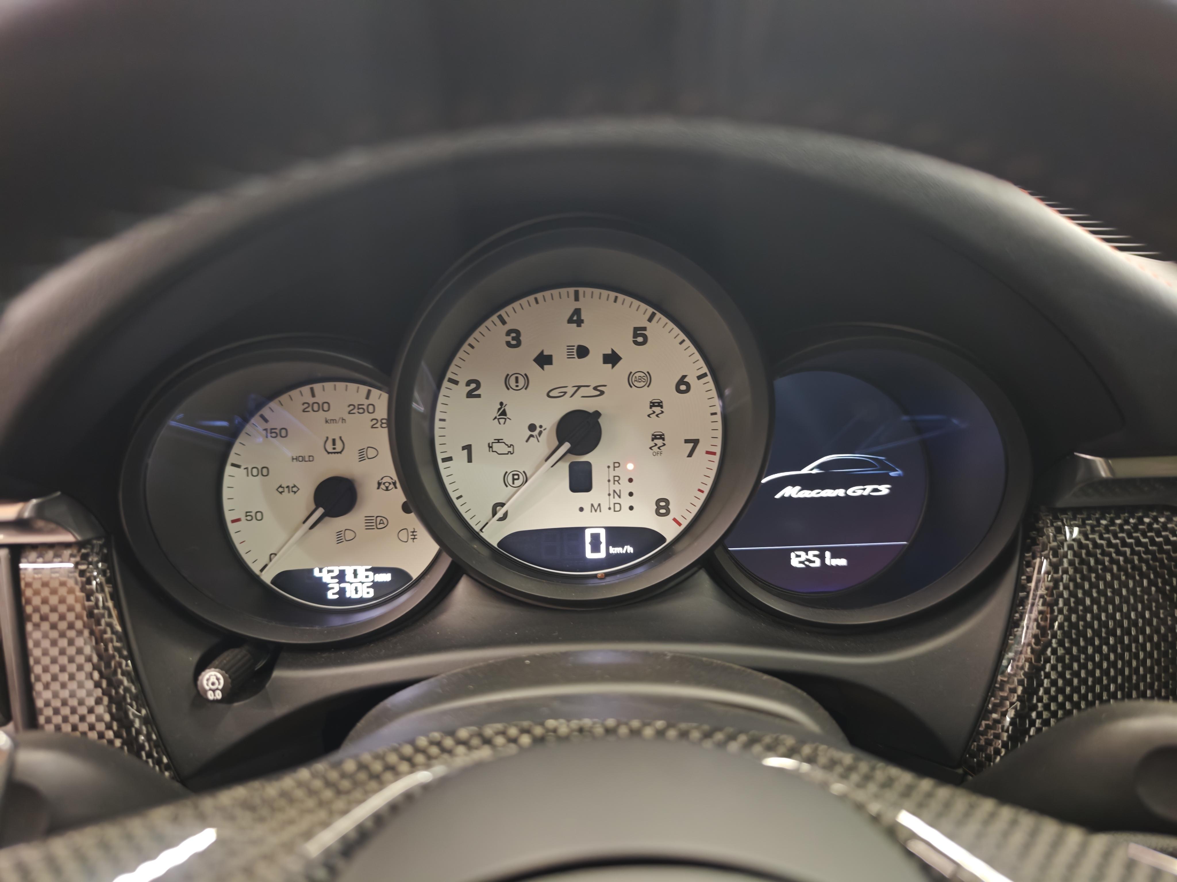 Porsche Macan 2023 thumb 4