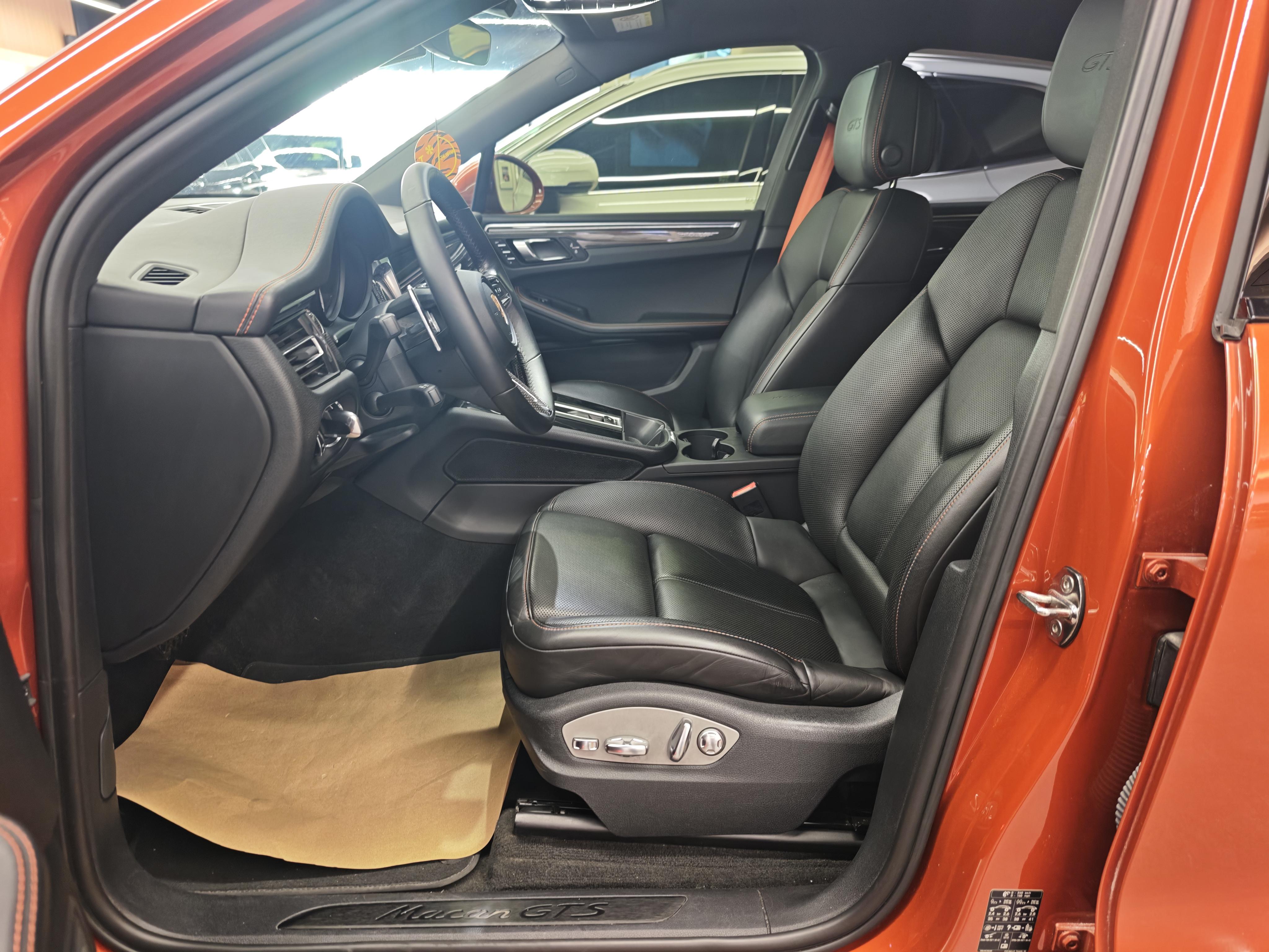Porsche Macan 2023 thumb 6