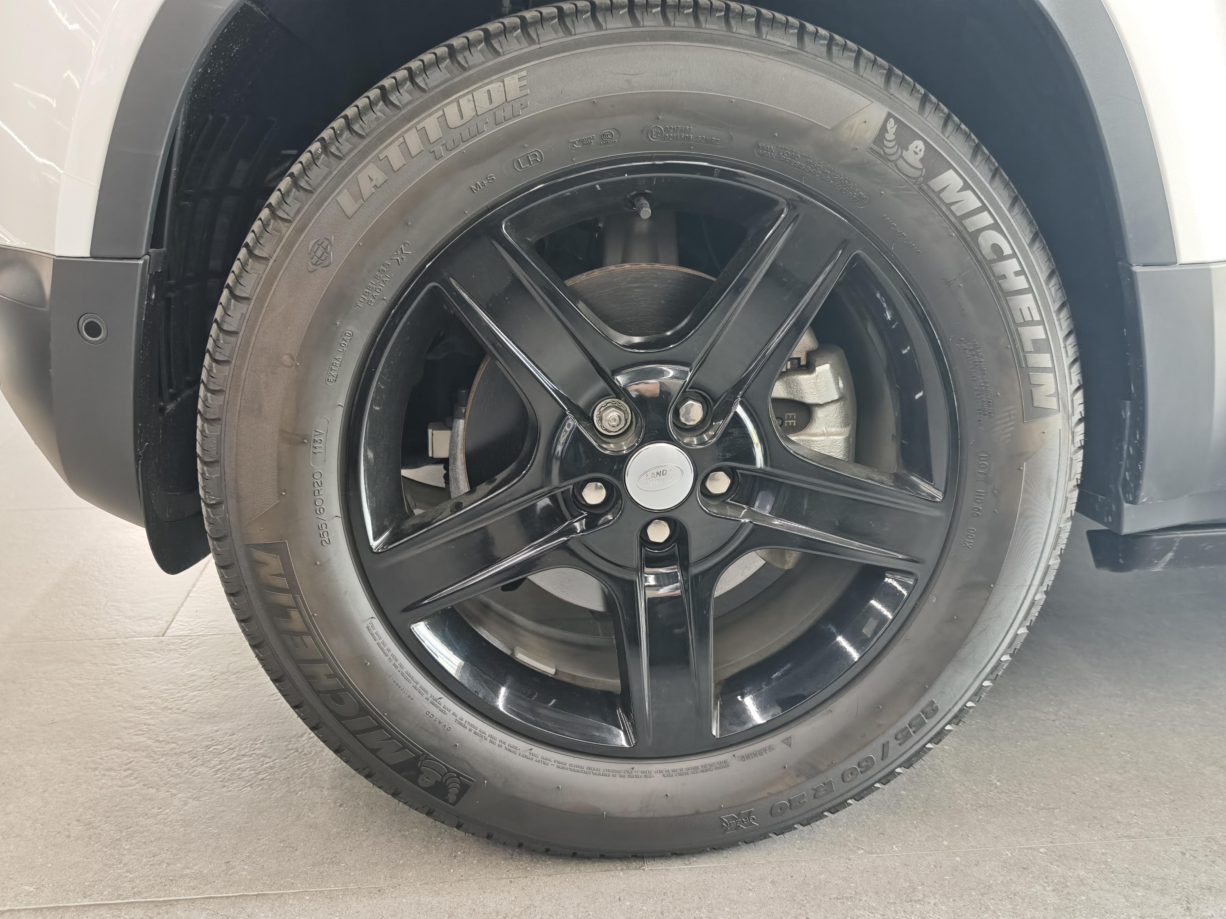 Land Rover Defender 2023 thumb 3