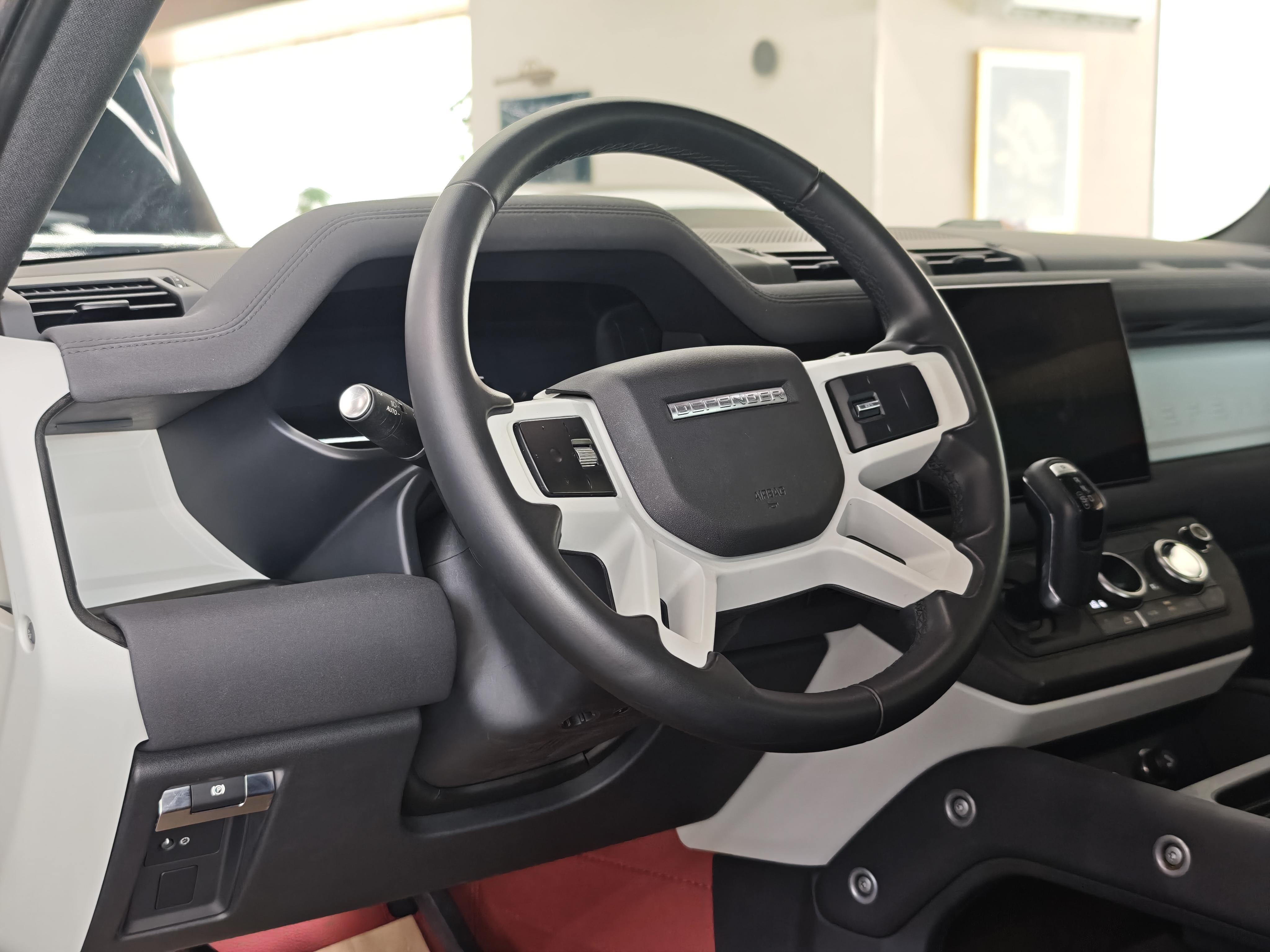 Land Rover Defender 2023 thumb 6