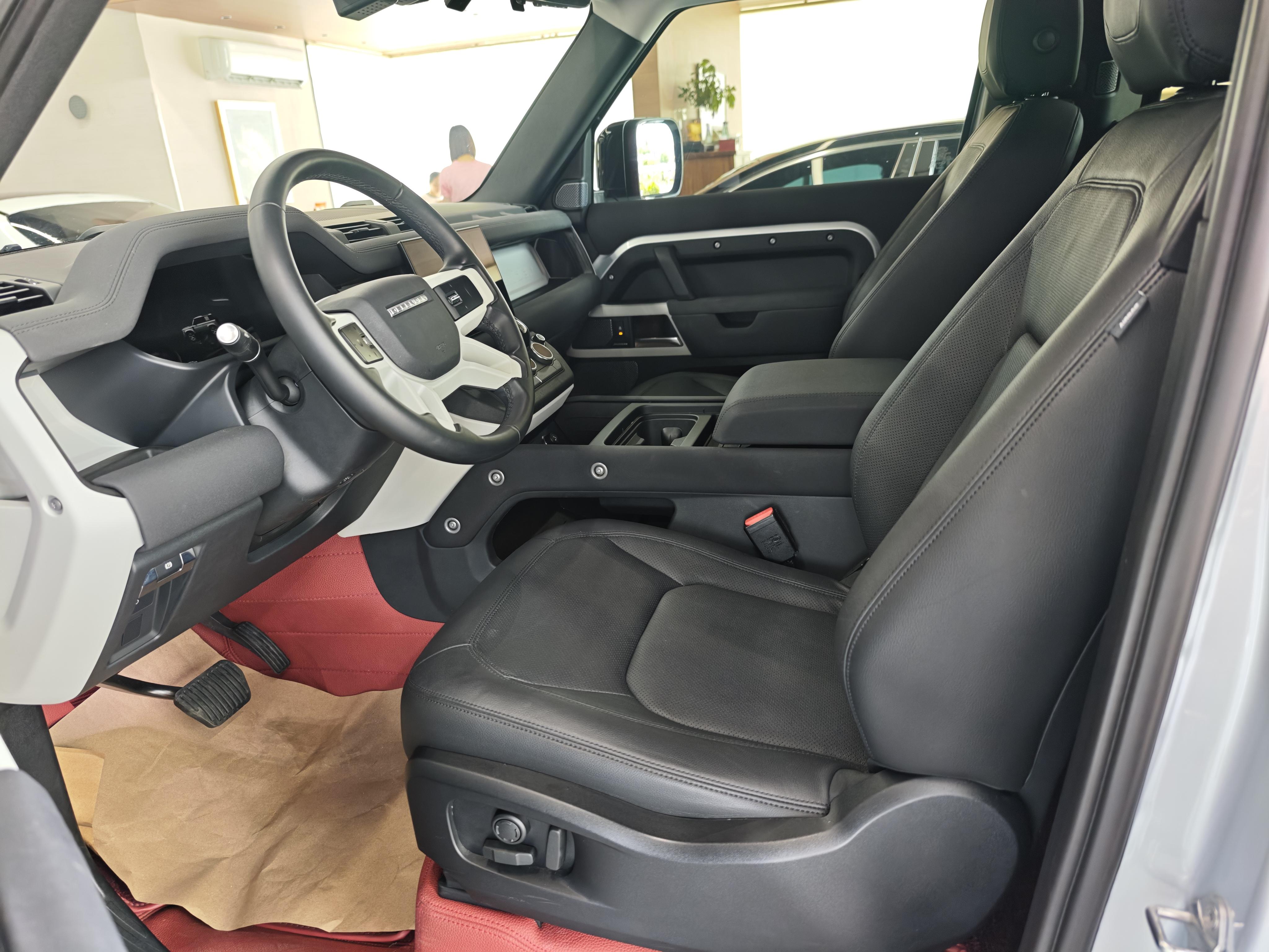 Land Rover Defender 2023 thumb 7