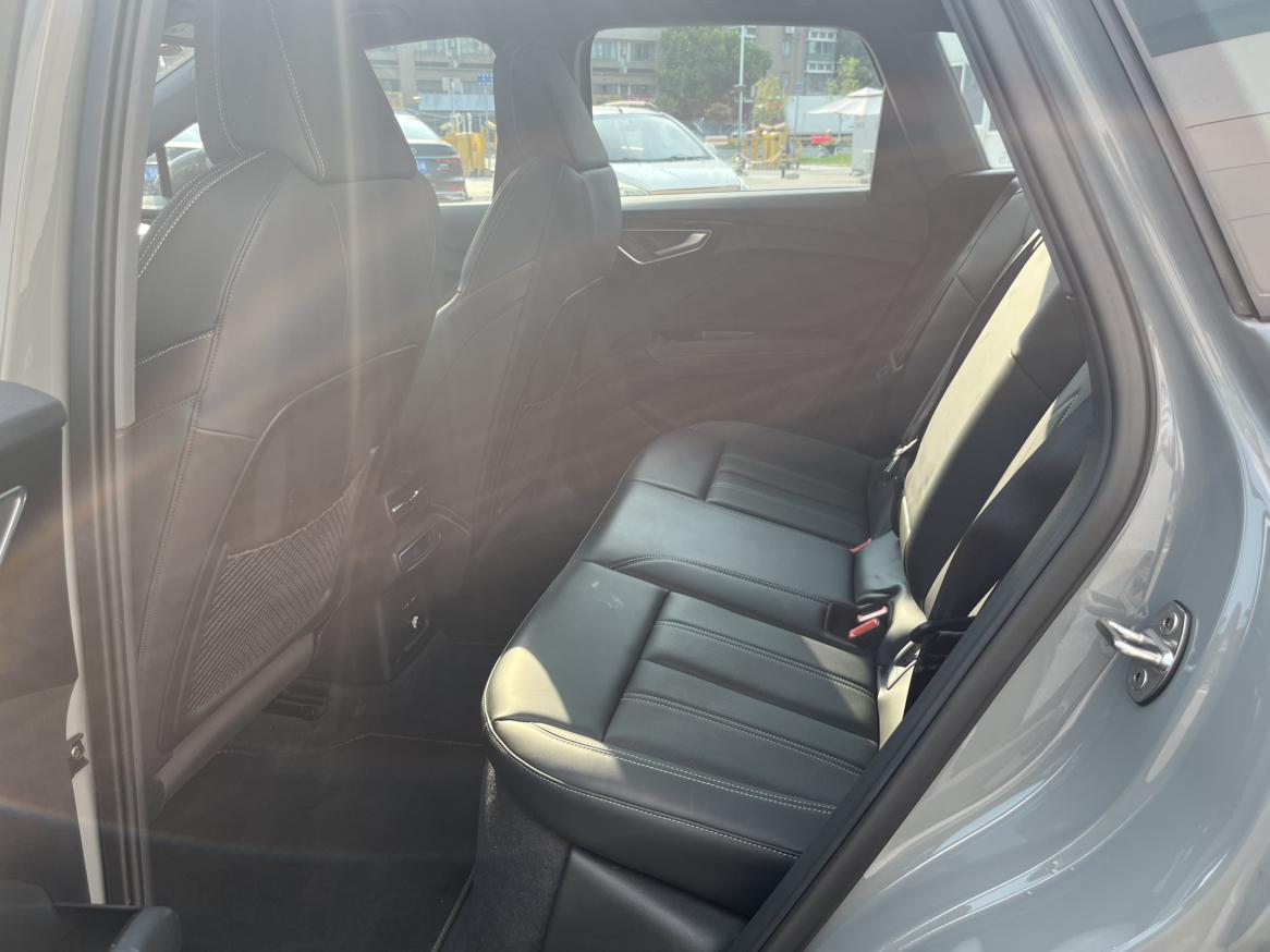 Audi Q4 e-tron 2024 thumb 10
