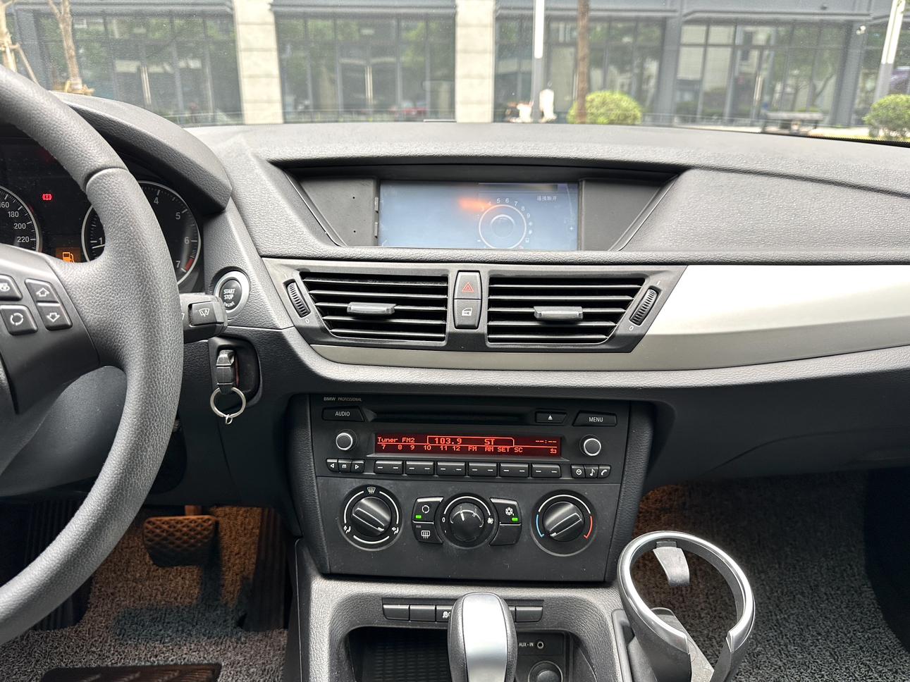 BMW X1 2013 thumb 6
