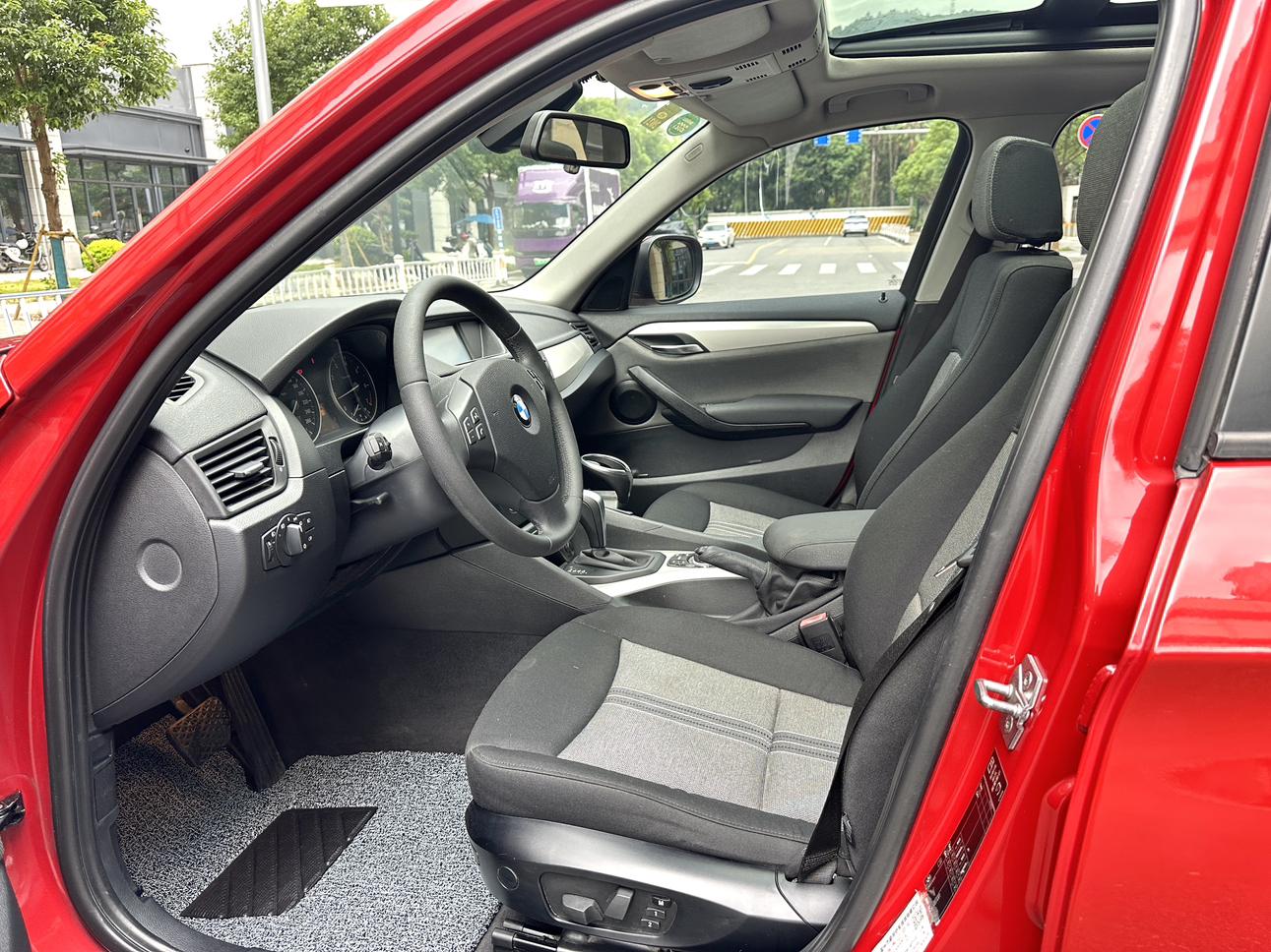 BMW X1 2013 thumb 10