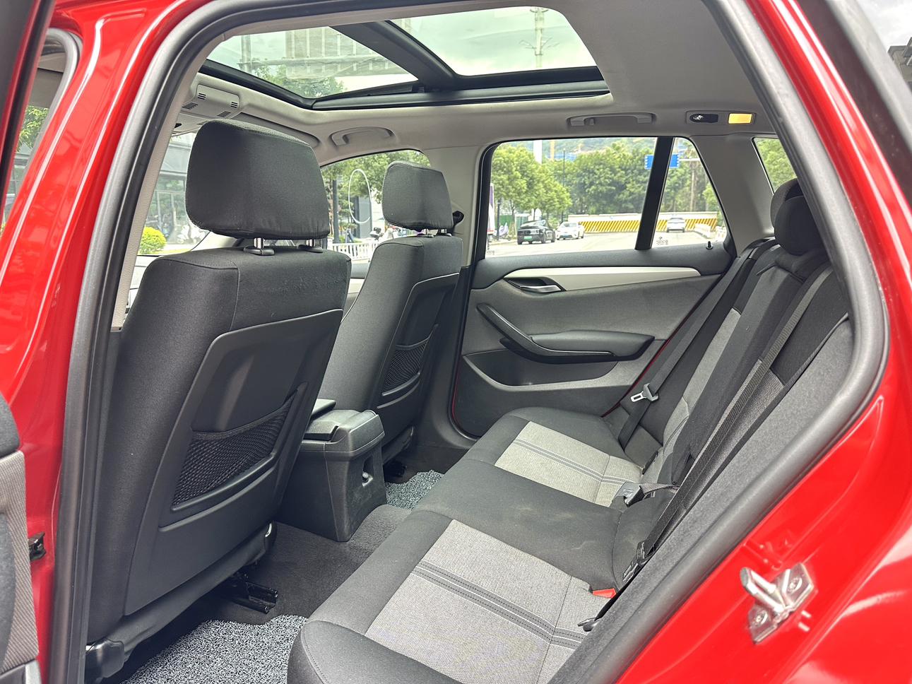 BMW X1 2013 thumb 11