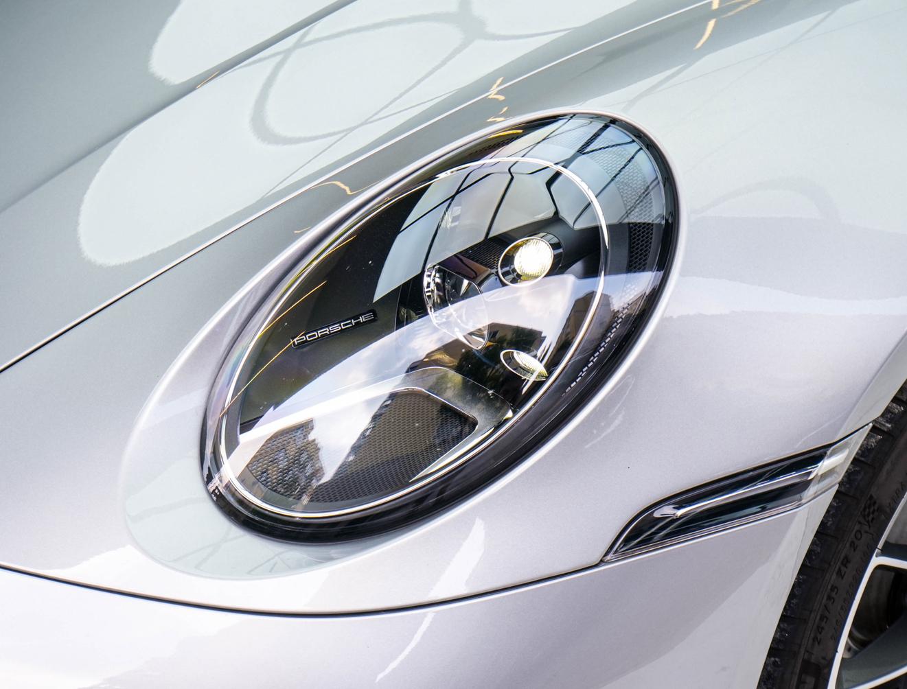 Porsche 911 2023 thumb 3
