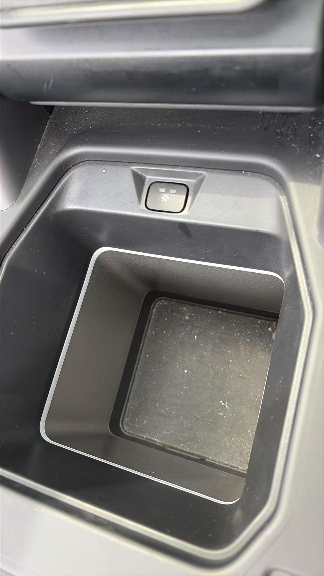 Land Rover Defender 2024 thumb 5