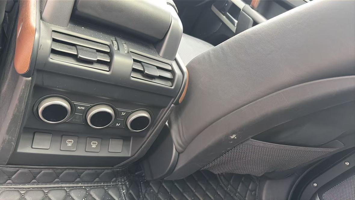 Land Rover Defender 2024 thumb 9