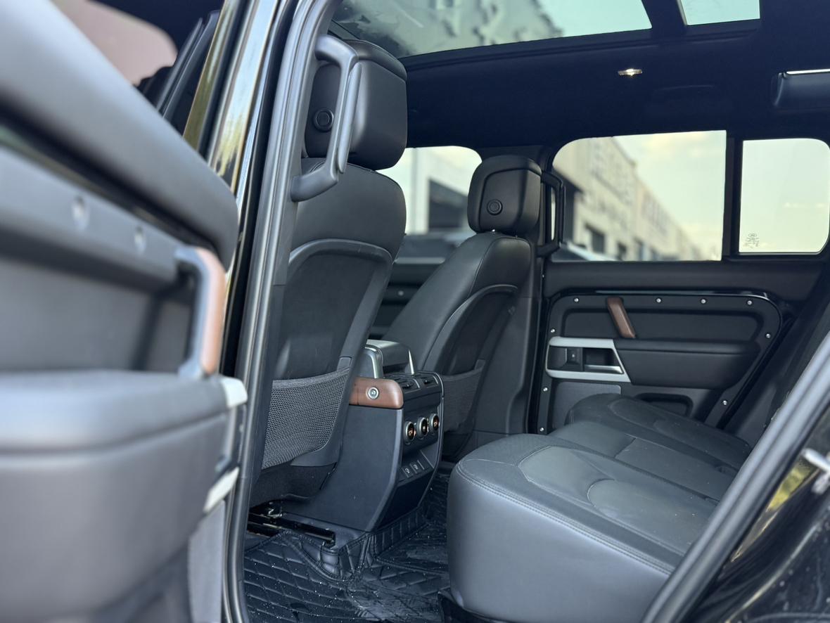 Land Rover Defender 2024 thumb 10